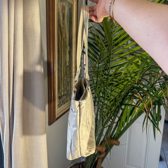 🤍 Vintage Y2K SAS White/Cream Leather Shoulder Bag w/ Dual Zip Pockets - Picture 8 of 10